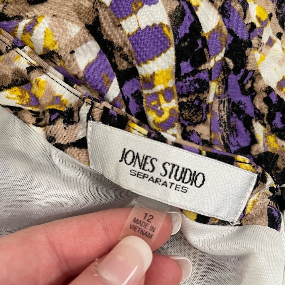 Jones Studio Separates Printed Multi-Colored Skirt & Top Set - Picture 6 of 7